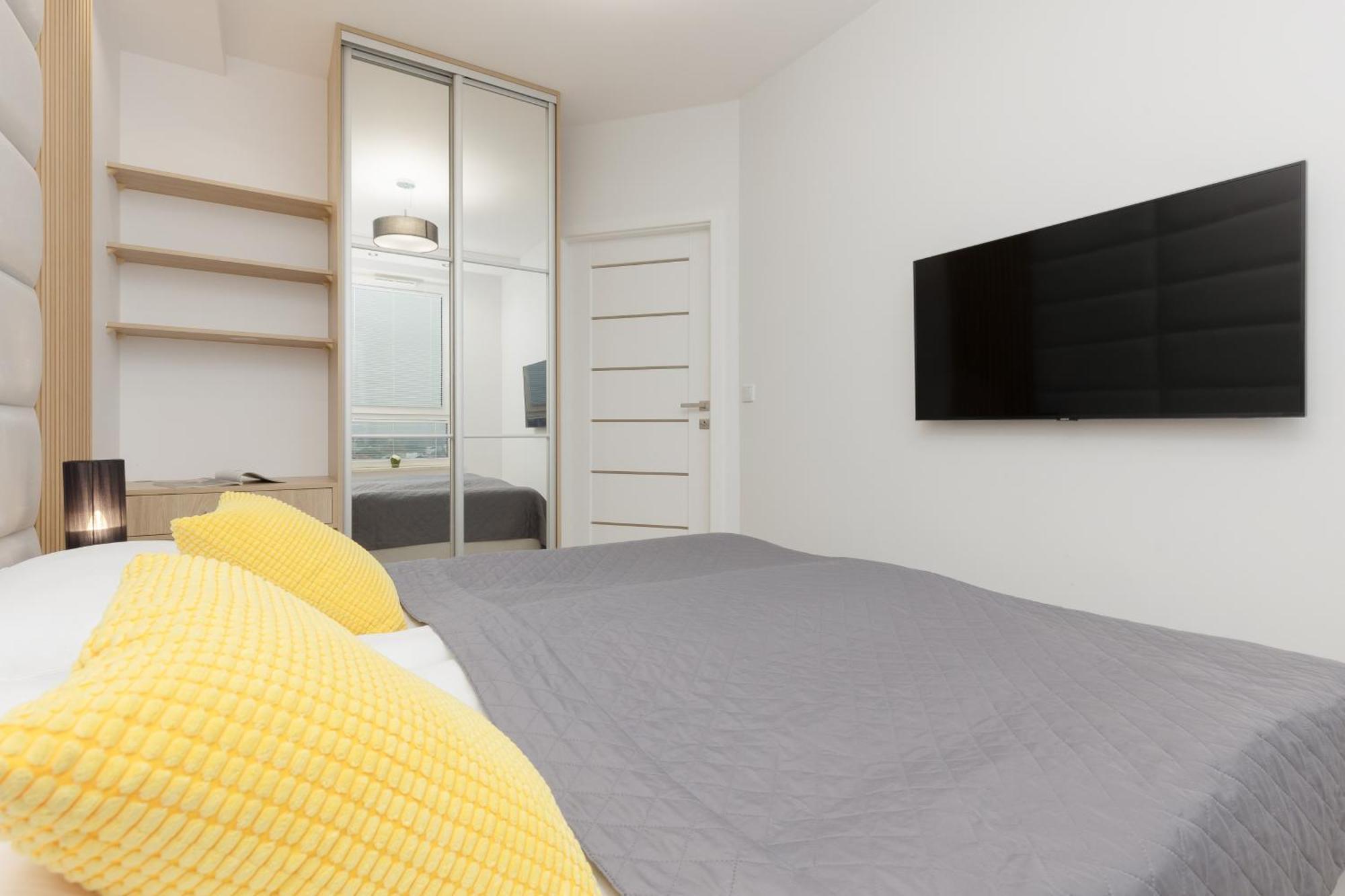 Modern Apartment With Balcony Near Aleje Jerozolimskie By Noclegi Renters Varsó Kültér fotó